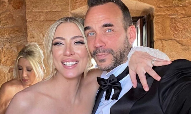 Πάνος Μουζουράκης: H φωτογραφία μέσα από το μαιευτήριο