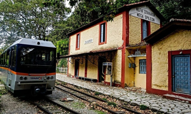 Ζαχλωρού: Ένα διαμάντι στις ράγες του Οδοντωτού με κινηματογραφικό σκηνικό