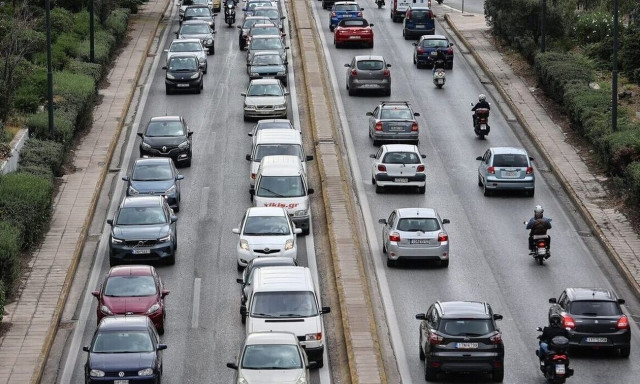 Κίνηση: Απροσπέλαστος ο Κηφισός λόγω δύο τροχαίων - Μεγάλες καθυστερήσεις