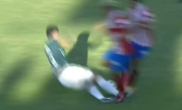 Το πιο δολοφονικό τάκλιν όλων των εποχών - Έβγαλε νοκ-άουτ δύο αντιπάλους