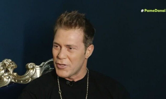 Χρήστος Χολίδης: Τα ευτράπελα πάνω στη σκηνή - Έφαγα τούμπα, με δάγκωσαν, έσκισα το χείλος μου»