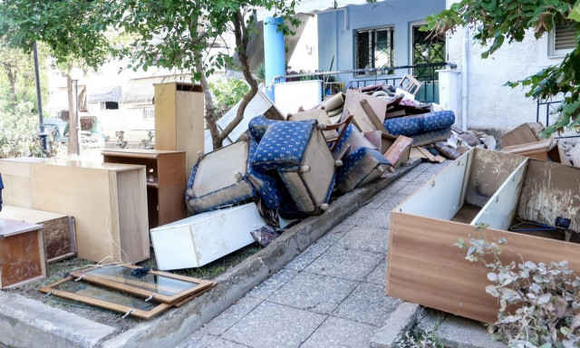 Αγώνας αποκατάστασης σε Λάρισα και Βόλο – «Μάχη» με το χρόνο για την επαναλειτουργία των σχολείων