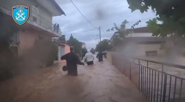 Θεσσαλία: Νέο συγκλονιστικό βίντεο από τις διασώσεις της Μονάδας Υποβρυχίων Αποστολών