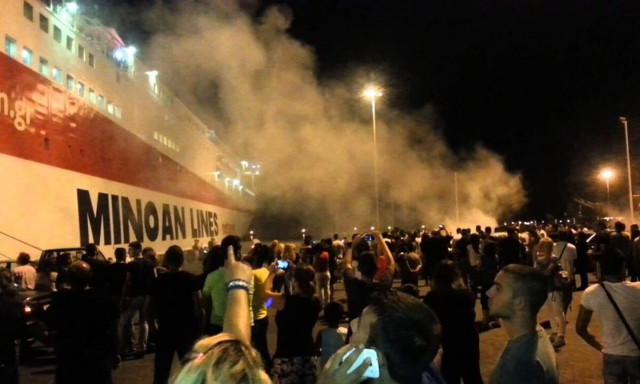 Χαμός στο λιμάνι Ηρακλείου: Έριξε φωτοβολίδα και προσγειώθηκε σε πλοίο