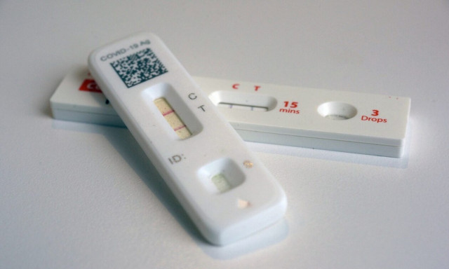 Κορονοϊός: 39 θάνατοι και αύξηση κρουσμάτων - 733 εισαγωγές στα νοσοκομεία