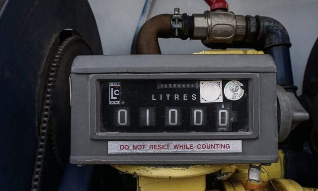 Υπολογίστε: Ποιοι θα πληρώσουν 1.550 ευρώ για 1.000 λίτρα πετρέλαιο και ποιοι... 750