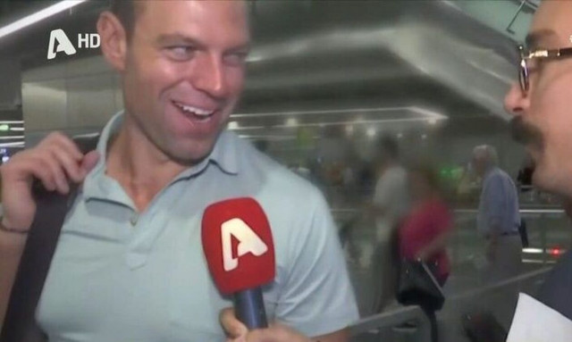 Χαλαρός Κασσελάκης απαντάει για τις δηλώσεις για την Κύπρο: «21 χρόνια είμαι έξω, καταλαβαίνεις»