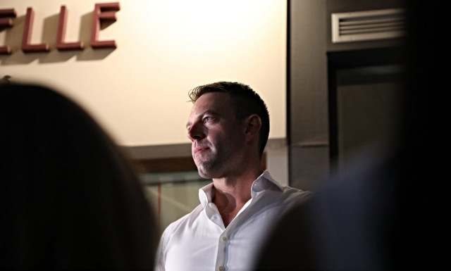 «Aιχμηρός» Λάμπρος Κωνσταντάρας για Στέφανο Κασσελάκη: «Πολιτικό ανέκδοτο»