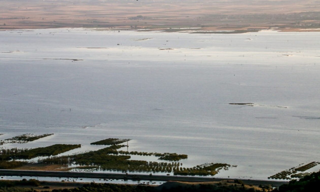 Αγνοείται ψαράς στη λίμνη Κάρλα
