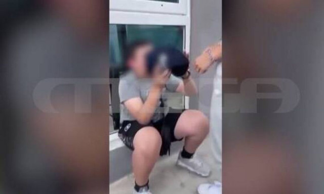 Βίντεο ντοκουμέντο: Σάλος στο Ηράκλειο με τον ξυλοδαρμό ανήλικου παιδιού σε κοινή θέα