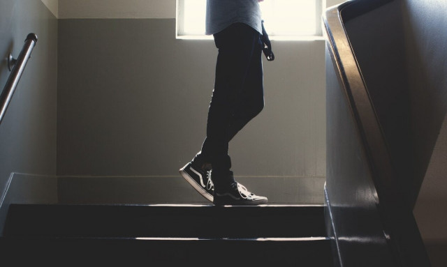 Χανιά: Νταήδες νεαροί γρονθοκόπησαν 16χρονο μαθητή στο προαύλιο του σχολείου του