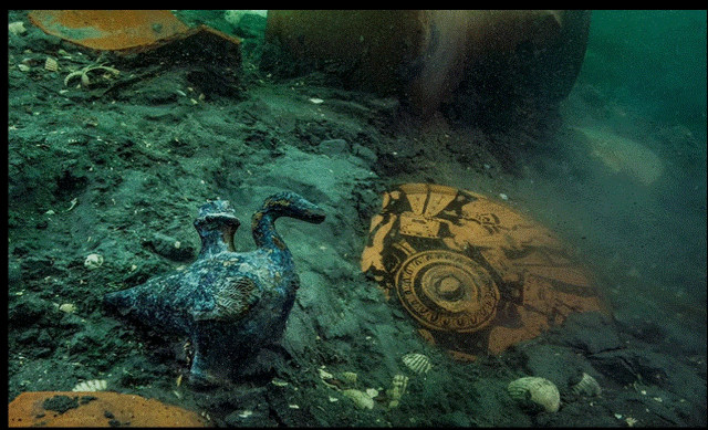 Aλεξάνδρεια: Βρέθηκε ναός της Θεάς Αφροδίτης με ελληνικά χάλκινα και κεραμικά αγγεία