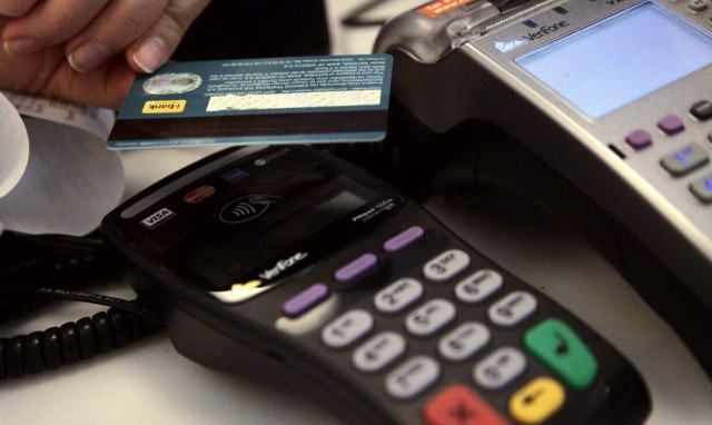 Κοινωνικά επιδόματα: Σε προπληρωμένη κάρτα η χορήγησή τους και bonus για τους δικαιούχους