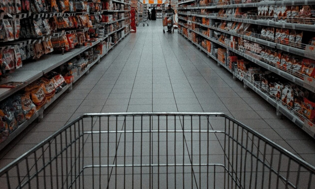 Ακρίβεια: Συνεχίζεται το «ράλι» των ανατιμήσεων στα βασικά αγαθά - 10 ευρώ για ένα κιλό ντοματίνια