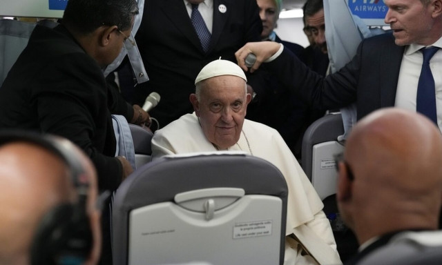 Πάπας: Οι χώρες δεν πρέπει να «παίζουν παιχνίδια» με την Ουκρανία όσον αφορά τη βοήθεια σε όπλα