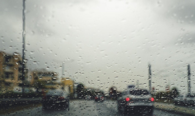 Κακοκαιρία Elias: Κατολισθήσεις στο Αίγιο, χαλάζι στα Καλάβρυτα - Αγωνία στη Θεσσαλία