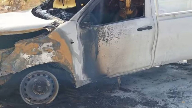 Εξοργισμένος ο Κρητικός που του έκαψαν το αμάξι: «Ήντα μαστε επαέ;»