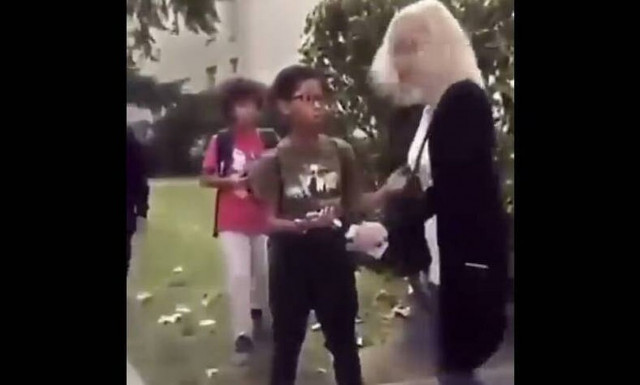 Γαλλία: Αδιανόητη βία - Μητέρα έδειρε συμμαθητή του γιου της και το βιντεοσκοπούσε