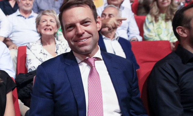 SYRIZA-PA leader Kasselakis asks Famellos to remain as parliamentary group president