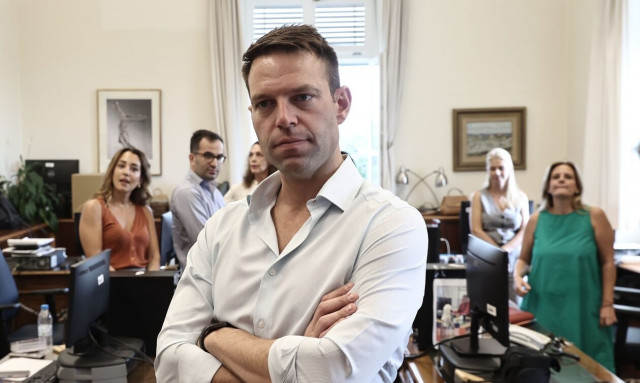 «Μοντέλο» Ανδρουλάκη για την παρουσία Κασσελάκη στη Βουλή