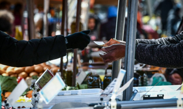 Αναβίωσαν τα τεφτέρια - Βερεσέ ξανά οι αγορές