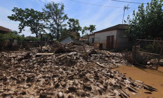 Κακοκαιρία Elias: Στους δρόμους ακόμα οικοσκευές στον Κοσκινά Καρδίτσας και νέο μήνυμα του 112