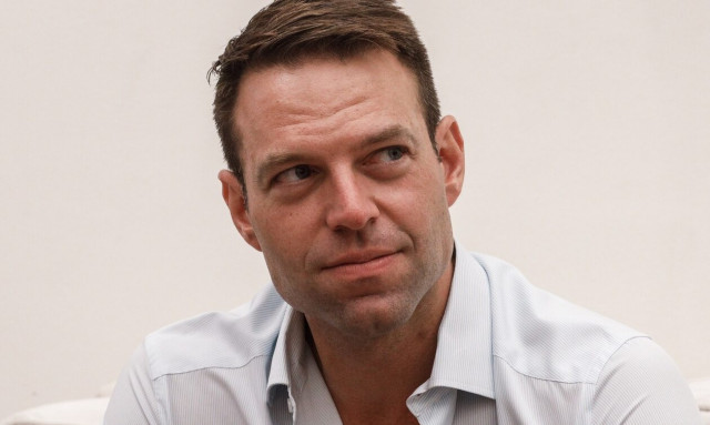 Στέφανος Κασσελάκης: Ο ξέφρενος χορός του στη συναυλία για τον Λουκιανό Κηλαηδόνη