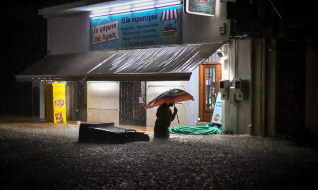 Κακοκαιρία Elias: Απεγκλωβισμοί πολιτών στον Βόλο - Δύσκολες οι επόμενες ώρες