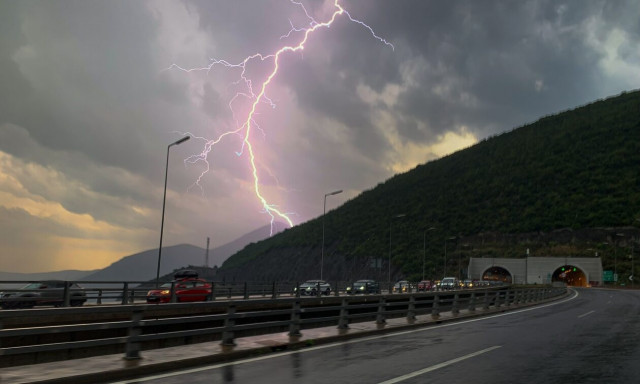Meteo: Σε 2 φάσεις «χτυπά» η κακοκαιρία Elias - Οι 15 περιοχές που θα πέσει πολύ νερό σήμερα