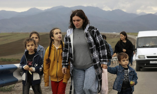 Ναγκόρνο – Καραμπάχ: Τραγική η κατάσταση στα καραβάνια των 40.000 Αρμένιων προσφύγων