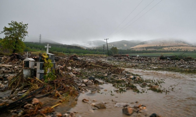 Η κακοκαιρία Elias «καταπίνει» τη Βόρεια Εύβοια - Πλημμύρισαν σπίτια, στη μάχη οι Ένοπλες Δυνάμεις