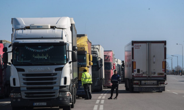 Κακοκαιρία: Διακοπή κυκλοφορίας στην ΠΑΘΕ - Δείτε πού