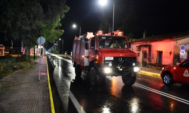 Κακοκαιρία Elias: 330 απομακρύνσεις πολιτών στον Βόλο - Πάνω από 800 κλήσεις στην Πυροσβεστική