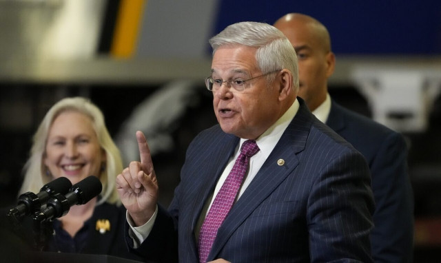 Ρόμπερτ Μενέντεζ: Ελεύθερος με εγγύηση 100.000 δολάρια αφέθηκε ο Αμερικανός Γερουσιαστής