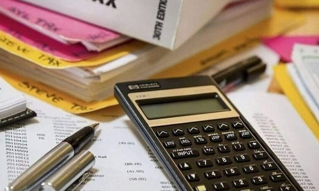 Ελεύθεροι επαγγελματίες: Ποιοι θα πληρώσουν περισσότερα - Ποιοι θα χάσουν επιδόματα