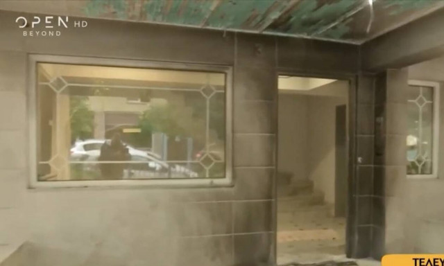 Γαλάτσι: Γκαζάκια σε είσοδο πολυκατοικίας - Υλικές ζημιές