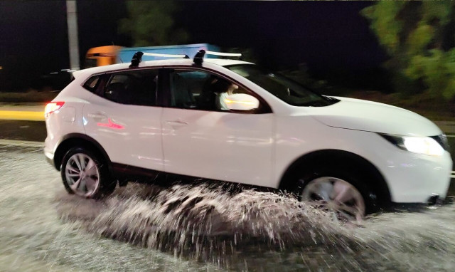 Κακοκαιρία Elias: «Βουλιάζουν» από τη βροχή Αττική, Βοιωτία, Εύβοια