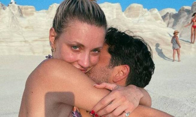 Γαρυφαλλιά Καληφώνη: Η τρυφερή φωτογραφία αγκαλιά με τον Χρήστο Μάστορα και θέα την Ακρόπολη