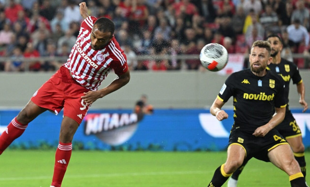 LIVE, Super League: Νέα «τεσσάρα» ο Ολυμπιακός, άνετη νίκη και για τον ΠΑΟΚ