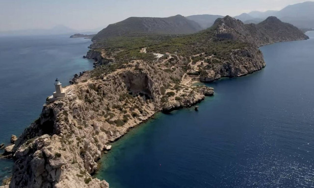 Ηραίο: Βουτιά στην ιστορία - Η μοναδική παραλία εντός αρχαιολογικού χώρου από ψηλά