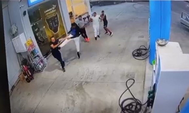 Λαμία: Ρομά... σάπισαν στο ξύλο βενζινοπώλη και κυκλοφορούν ελεύθεροι ακόμα!