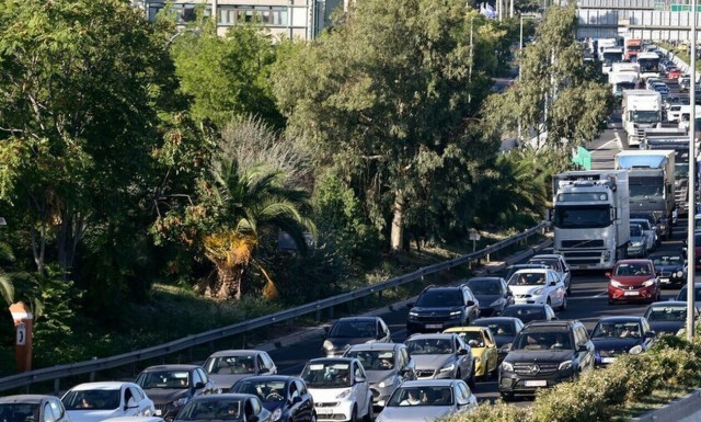 Κίνηση τώρα: Μεγάλες καθυστερήσεις και στα δύο ρεύματα του Κηφισού – Πού εντοπίζονται προβλήματα