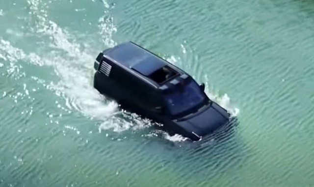 To YangWang U8 επιπλέει!