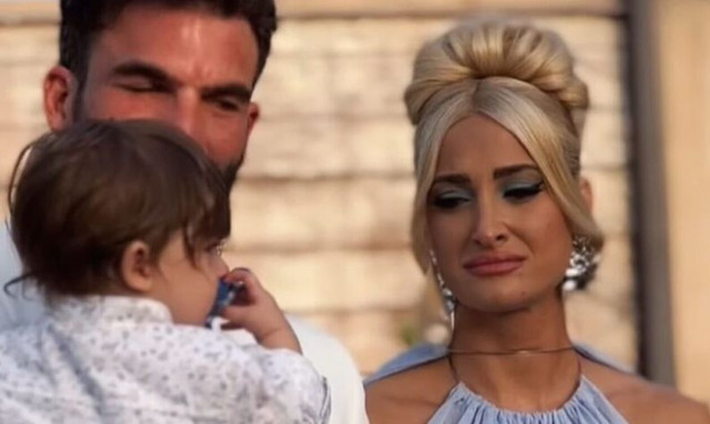 Ιωάννα Τούνη: Έβαλε τα κλάματα στη βάφτιση του γιου της