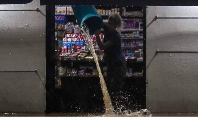 Κακοκαιρία Elias: Νερό μέχρι το γόνατο στην Αγριά