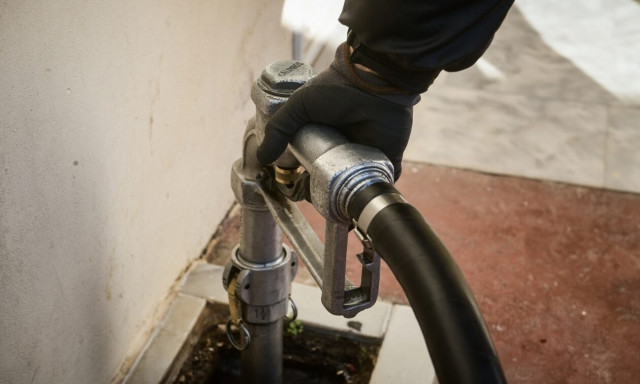 Στο 1,5 ευρώ το λίτρο το πετρέλαιο θέρμανσης - Επιδότηση στην αντλία ζητά η ΠΟΠΕΚ