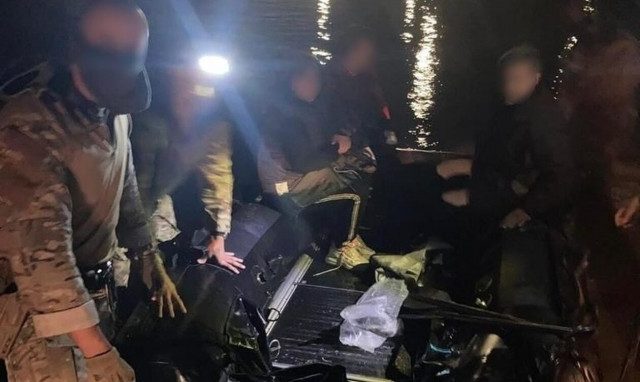 Κακοκαιρία Elias: Πεζοναύτες και στελέχη της Ζ’ ΜΑΚ απεγκλωβίζουν πολίτες στον Βόλο