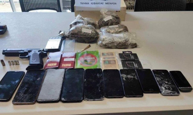 Συνελήφθη 19χρονος για διακίνηση ναρκωτικών ουσιών και κατοχή όπλου στον Ασπρόπυργο