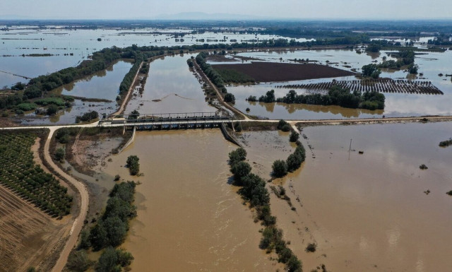 Συναγερμός στον Πηνειό - «Έσπασαν τα αναχώματα του Ενιπέα, ανεβαίνει διαρκώς η στάθμη