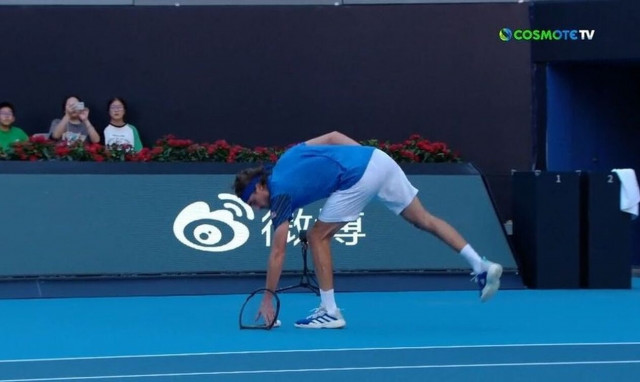 Στέφανος Τσιτσιπάς: Πολλά νεύρα και πρόωρος αποκλεισμός – Ξέσπασε στη ρακέτα του (vids)